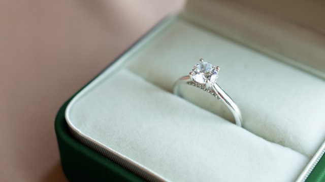 Trickdieb erbeutet Schmuck