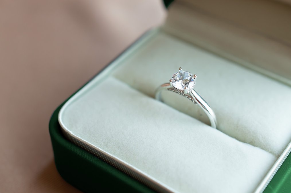 Trickdieb erbeutet Schmuck Trickdieb erbeutet Schmuck