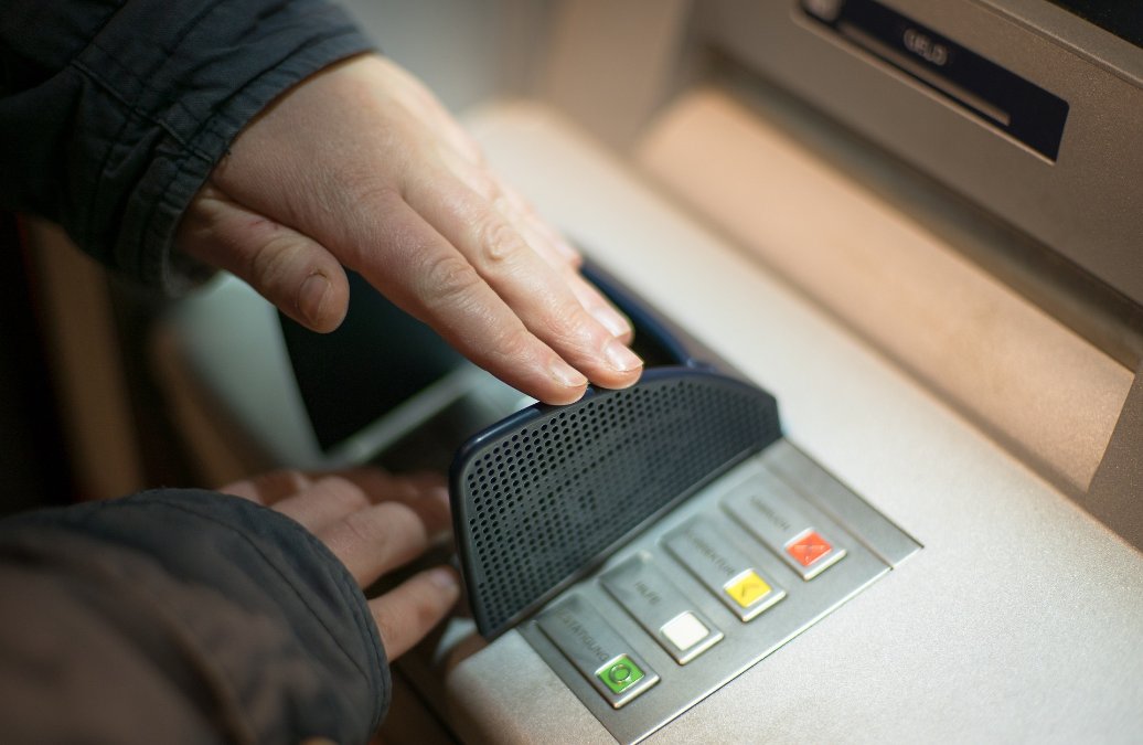Mutmaßliche Bande nach Einkauf mit fremder EC-Karte geschnappt Mutmaßliche Bande nach Einkauf mit fremder EC-Karte geschnappt