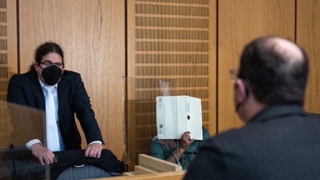 Fahrlehrer schildert Messerangriff seines Schülers vor Gericht 