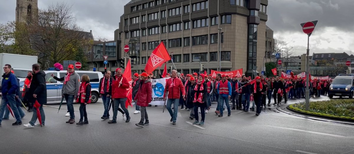 Koblenz: Über 1500 Metaller gehen für mehr Geld auf die Straße