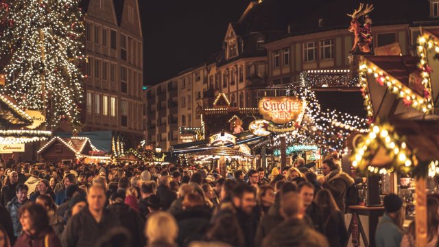 Der Weihnachtsmarkt in Koblenz beginnt - die Polizei warnt vor Taschendieben