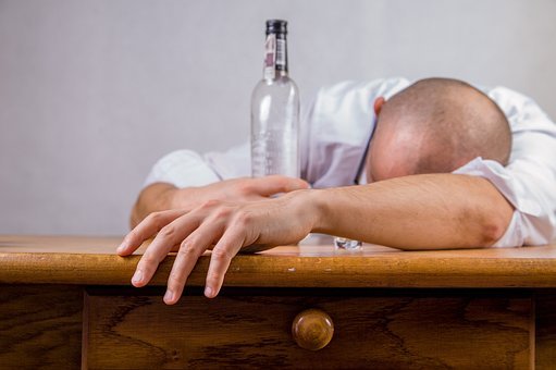 Fast 3000 Todesfälle wegen Alkohol-Erkrankungen binnen fünf Jahren
