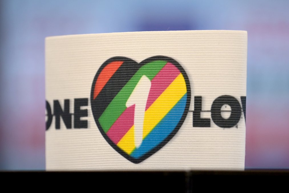WM: Neuer nicht mit «One Love»: FIFA verbietet symbolträchtige Binde