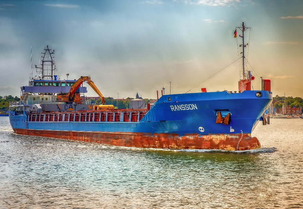 Matrose ertrinkt nach Sturz von Containerschiff in Rhein