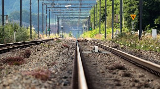 Gericht: Bahn muss Hunsrückquerbahn zum Flughafen Hahn instandsetzen 