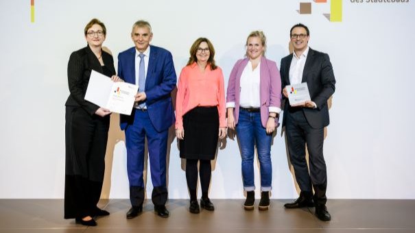 „Culinacum“: Bundesministerin übergibt Urkunde