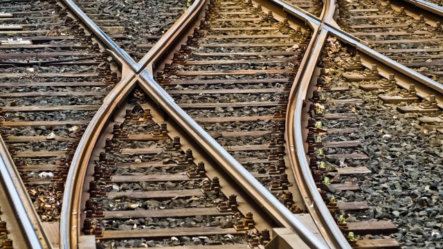 Vulkaneifel: Diebe stehlen tonnenweise alte Bahnschienen - fünfstelliger Schaden