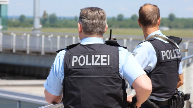 Pärchen kassiert vier Anzeigen