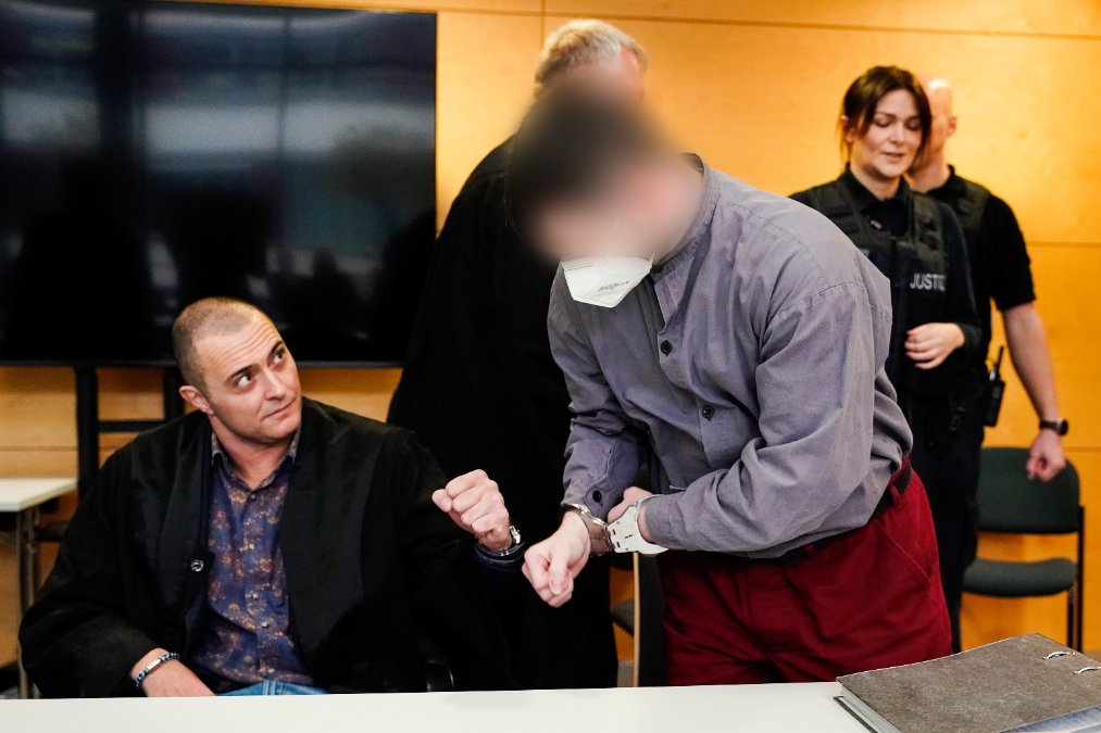 Nach Urteil um Polizistenmorde legt Verteidiger Revision ein Nach Urteil um Polizistenmorde legt Verteidiger Revision ein