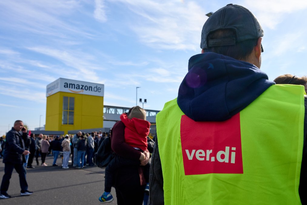 Verdi ruft Amazon-Beschäftigte zu Arbeitsniederlegungen auf Verdi ruft Amazon-Beschäftigte zu Arbeitsniederlegungen auf
