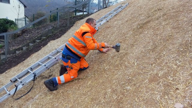 Neuer Zaun am Außengelände zum Friedhof Nievern Neuer Zaun am Außengelände zum Friedhof Nievern
