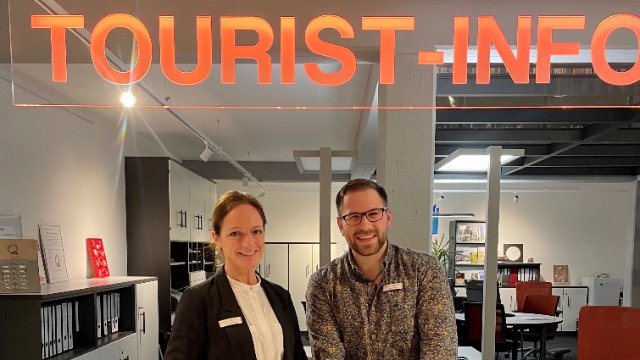 Stadtbücherei und Tourist-Information feiern Neueröffnung