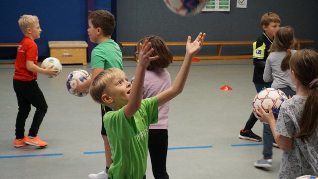 „Bewegter Advent – Verein(t) in der Schule“ in Kürrenberg „Bewegter Advent – Verein(t) in der Schule“ in Kürrenberg