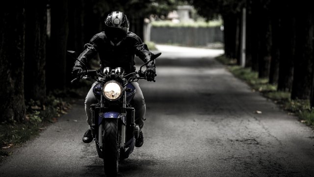 Durchsuchungen nach illegalem Motorradrennen