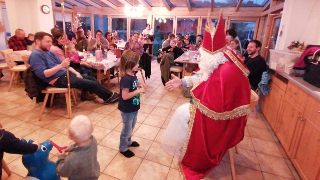 Vorweihnachtliche Freude auf dem Ponyhof