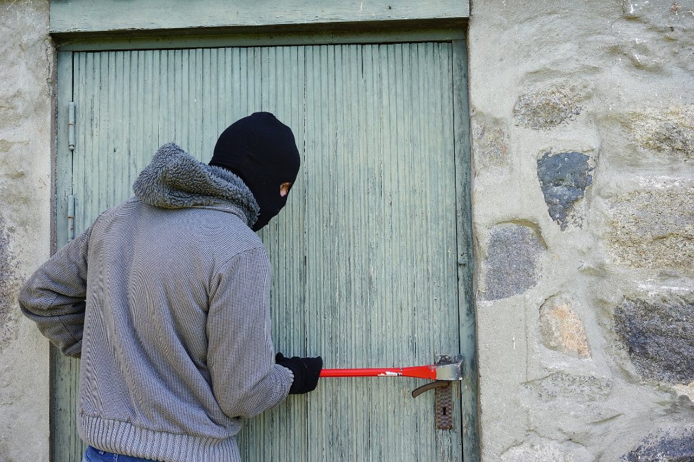 Einbrecher stehlen Schmuck im Wert von 100 000 Euro Einbrecher stehlen Schmuck im Wert von 100 000 Euro
