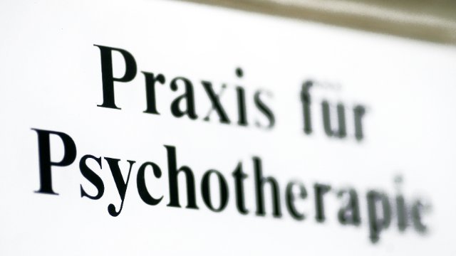 Langes Warten auf Psychotherapie - Hoch drängt Bund zum Handeln