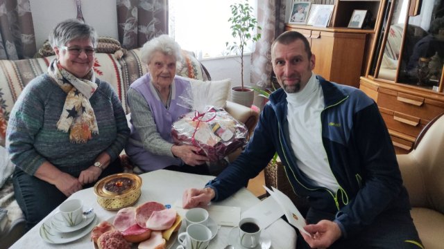 Elisabeth Aderjahn feiert ihren 106.  Geburtstag