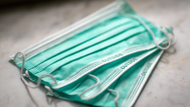 Rheinland-Pfalz hält an Maskenpflicht in Bussen und Kliniken fest