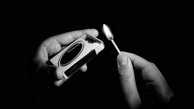Verdacht auf Brandstiftung bei Wohnungsbrand mit acht Verletzten