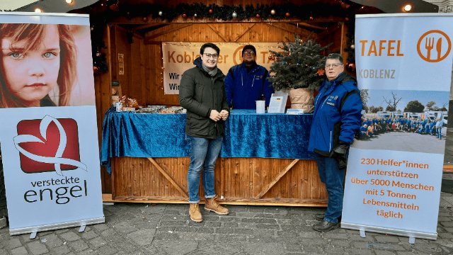 Kleine Weihnachtsbäume für den guten Zweck: Junge Union unterstützt Tafel