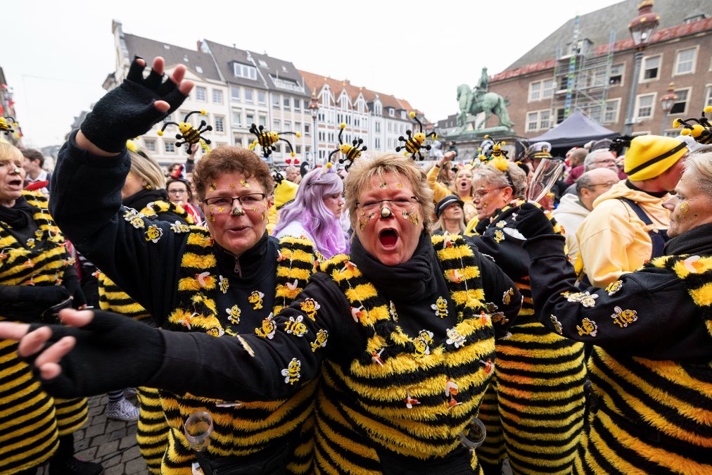 Die Weiber sind los - Straßenkarneval startet wieder durch Die Weiber sind los - Straßenkarneval startet wieder durch
