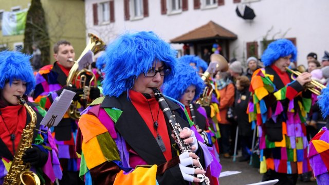 Zehntausende Narren feiern bei letzten Umzügen der Fastnacht