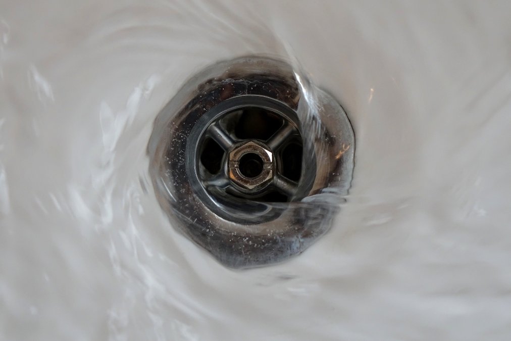 Hunsrück: Mann schläft in Badewanne ein und verursacht Wasserschaden Hunsrück: Mann schläft in Badewanne ein und verursacht Wasserschaden