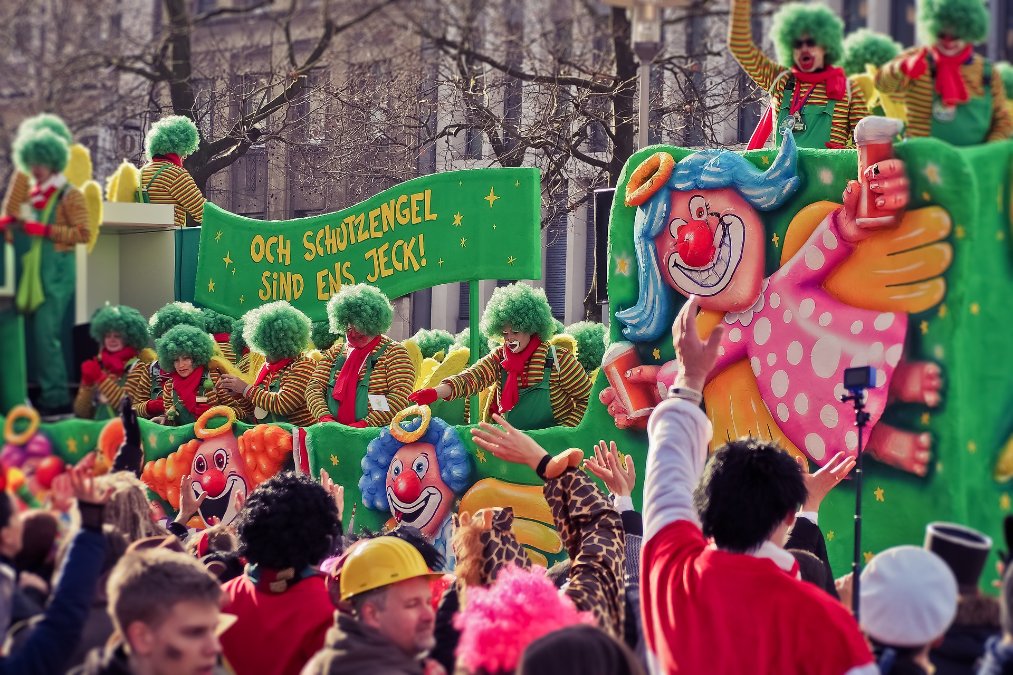 Koblenz: Premiere für Karnevalswagen für Menschen mit Behinderung Koblenz: Premiere für Karnevalswagen für Menschen mit Behinderung