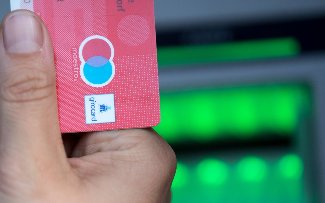 Rekordwerte beim bargeldlosen Bezahlen mit der Girocard Rekordwerte beim bargeldlosen Bezahlen mit der Girocard