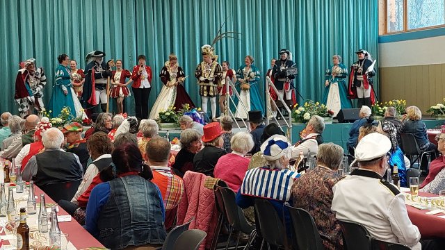 Ausgelassene Stimmung beim Seniorenkarneval in Irlich 