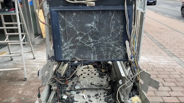 Unbekannte sprengen Geldautomaten in Andernach - Polizei sucht Zeugen