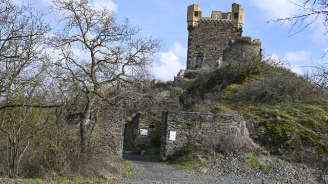Ruine der Burg Wernerseck für die Enkelkinder gesichert