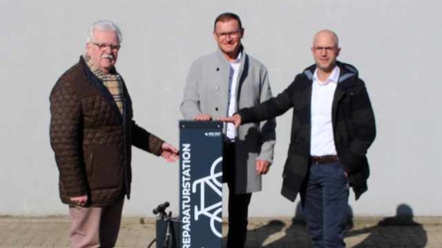 Fahrrad-Reparaturstation an die Stadt Weißenthurm übergeben