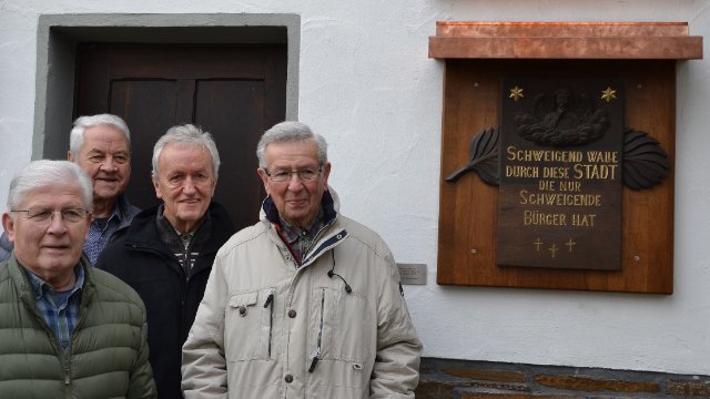 Historischer Sinnspruch kehrt zurück auf den Friedhof Lay