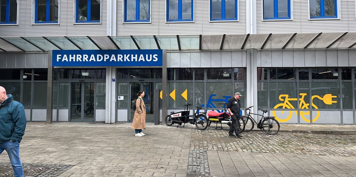 Erstes Fahrradparkhaus in Koblenz eröffnet