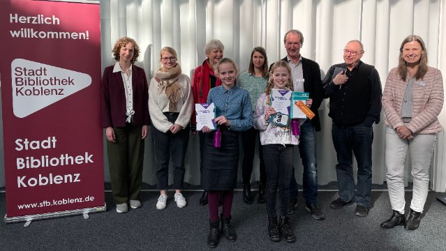 Mia-Luisa Küstner und Elvira Müller gewinnen den Bezirksentscheid des Vorlesewettbewerbs