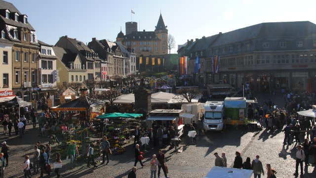 Mayen lädt den Frühling ein