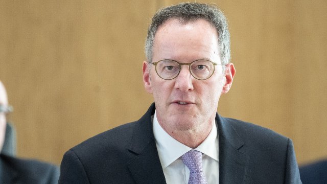 Ebling: Wiedereinstieg des Landes in Flughafen Hahn "abwegig"