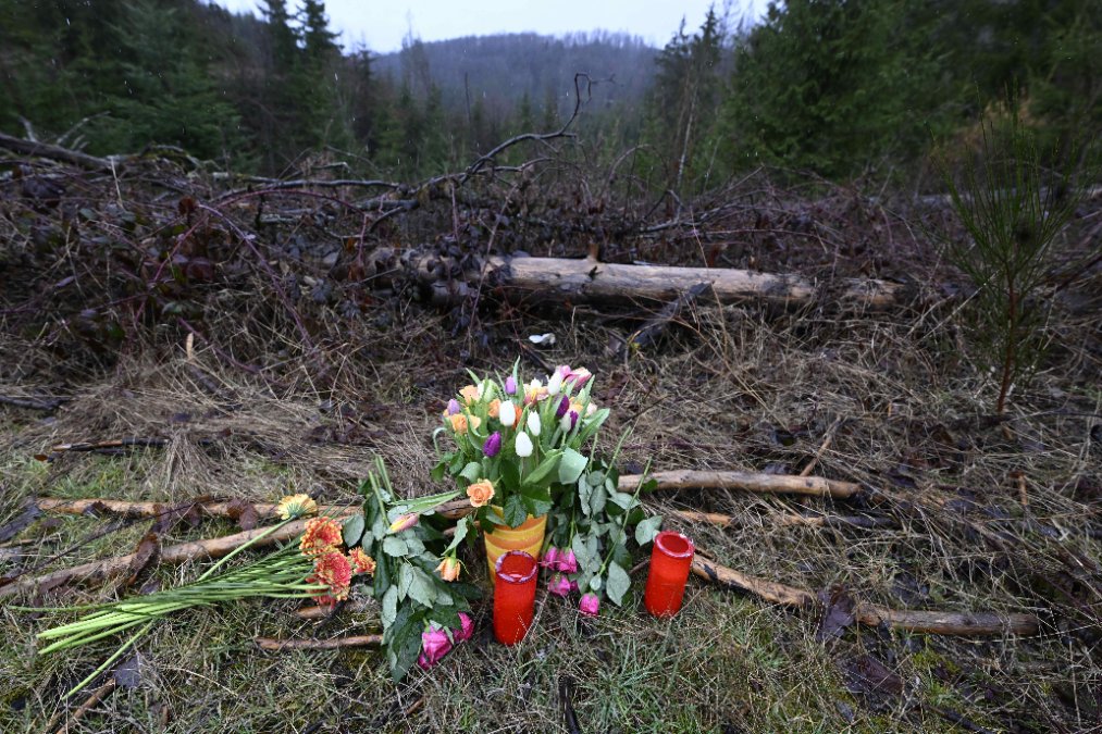 Ermittler halten sich bedeckt: Zahlreiche Messerstiche töten zwölfjährige Luise Ermittler halten sich bedeckt: Zahlreiche Messerstiche töten zwölfjährige Luise