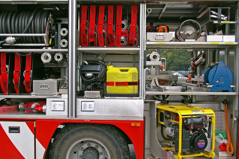 Brand von Unrat neben Mehrfamilienhaus Brand von Unrat neben Mehrfamilienhaus
