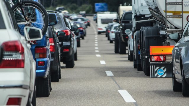 Autofahrer nutzen Rettungsgasse