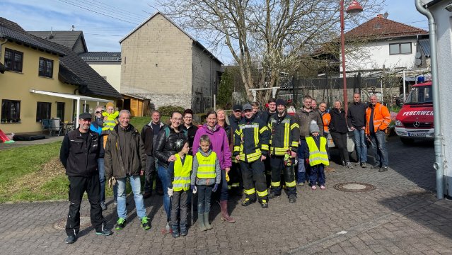 Rege Teilnahme bei der Aktion saubere Landschaft in Krümmel