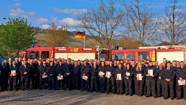 Verleihung der Fluthilfemedaillen für Feuerwehrleute