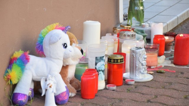 Zwei Tote Kinder entdeckt - Haftbefehl gegen Mutter erlassen