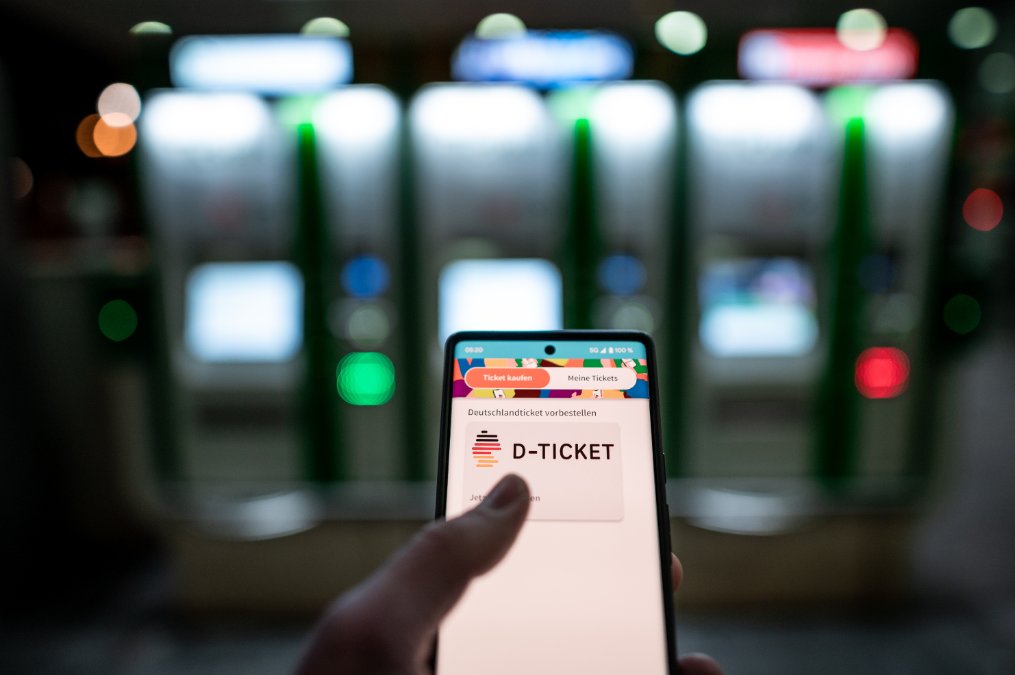 49€-Ticketverkauf gestartet: Ein Ticket für ganz Deutschland 49€-Ticketverkauf gestartet: Ein Ticket für ganz Deutschland