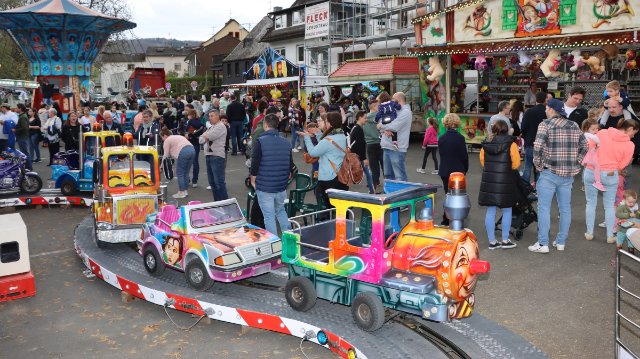 Viertägige Nieverner Kirmes fand großen Zuspruch