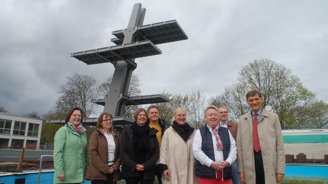 Neuer Sprungturm im Freibad Oberwerth errichtet