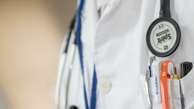 Rund 1000 Klinikärzte in NRW und Rheinland-Pfalz streiken